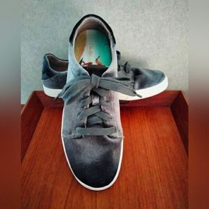 Just in! Nearly New OluKai Pehuea Li Lanui Sneakers Velvet Pewter 8.5 / 38.5